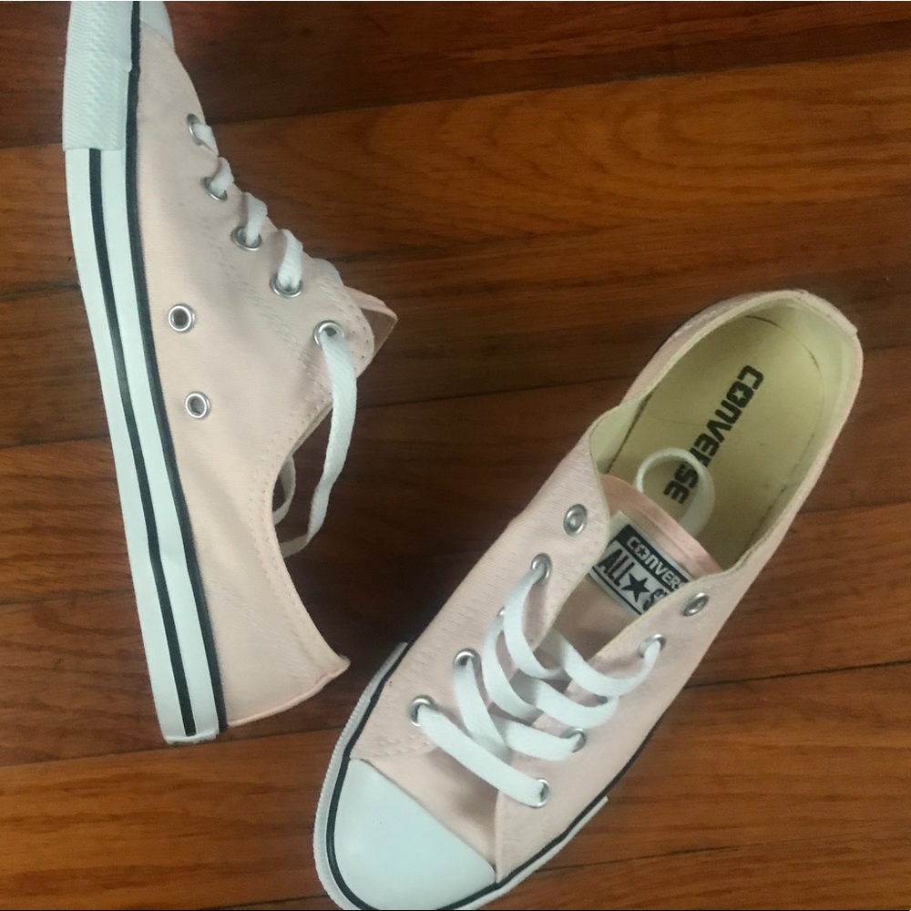 Size 7 converse sneakers